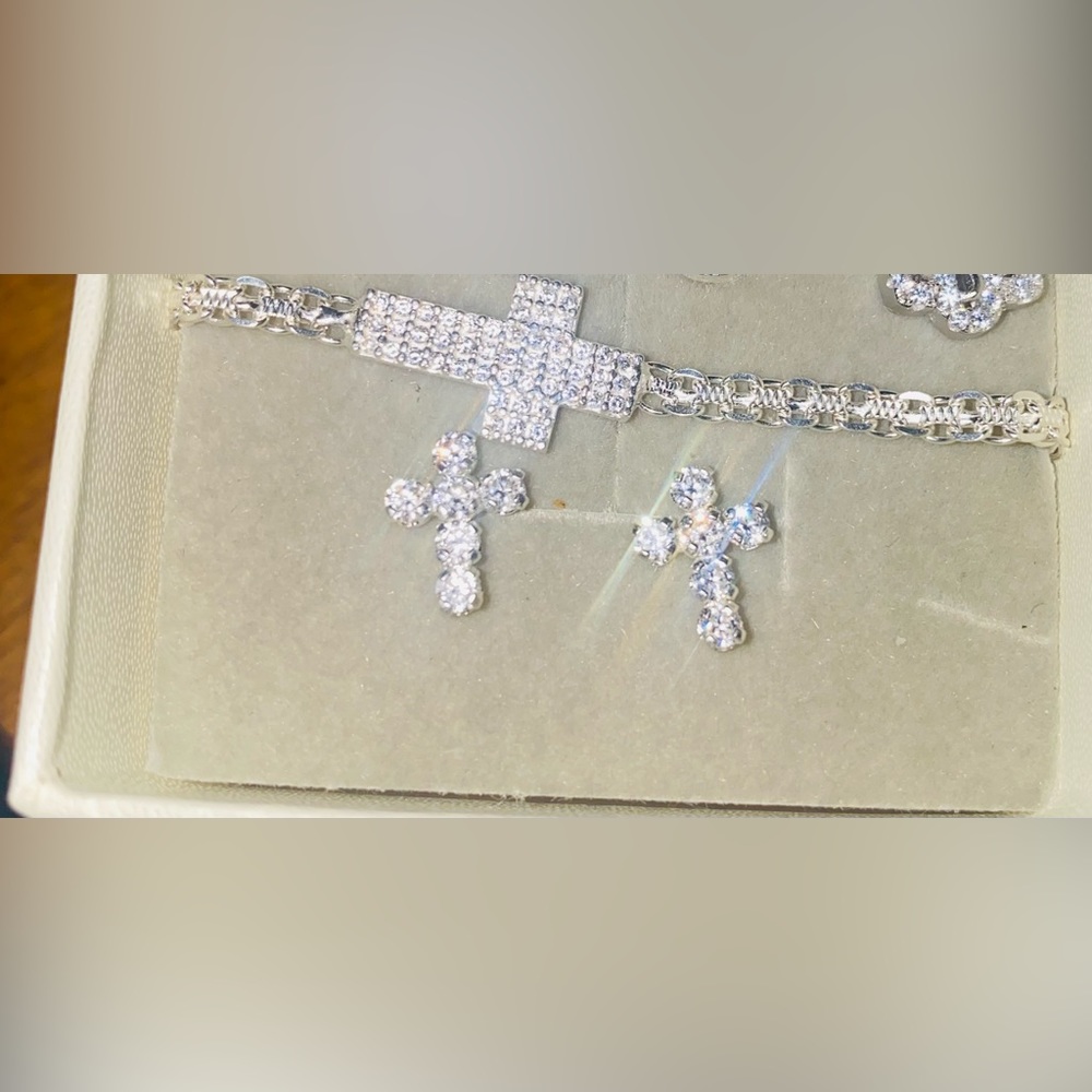 Bracelet & earrings